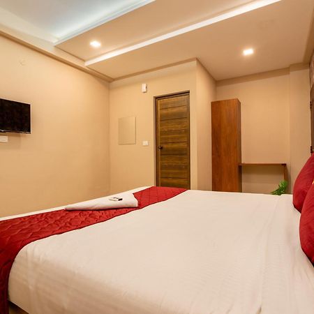 Yaad Residency Hotel Kochi Buitenkant foto