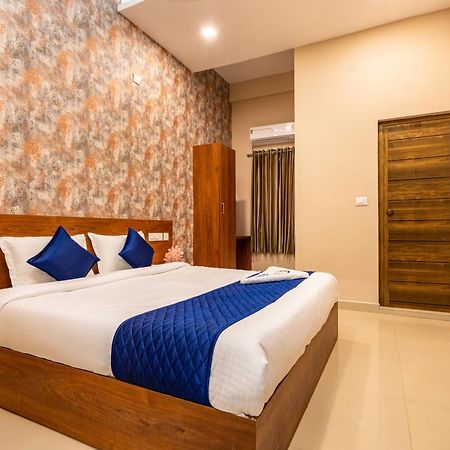 Yaad Residency Hotel Kochi Buitenkant foto