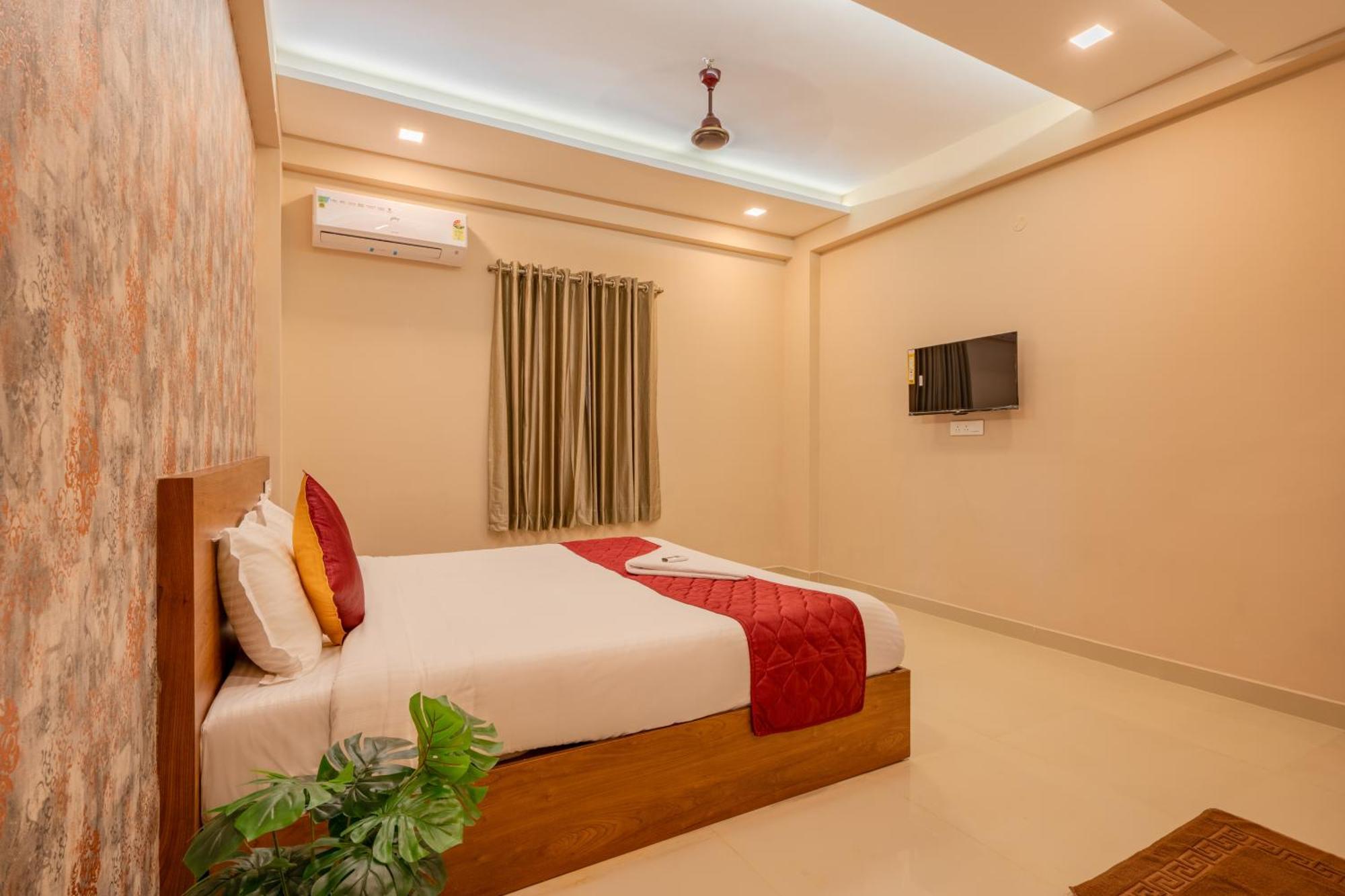 Yaad Residency Hotel Kochi Buitenkant foto