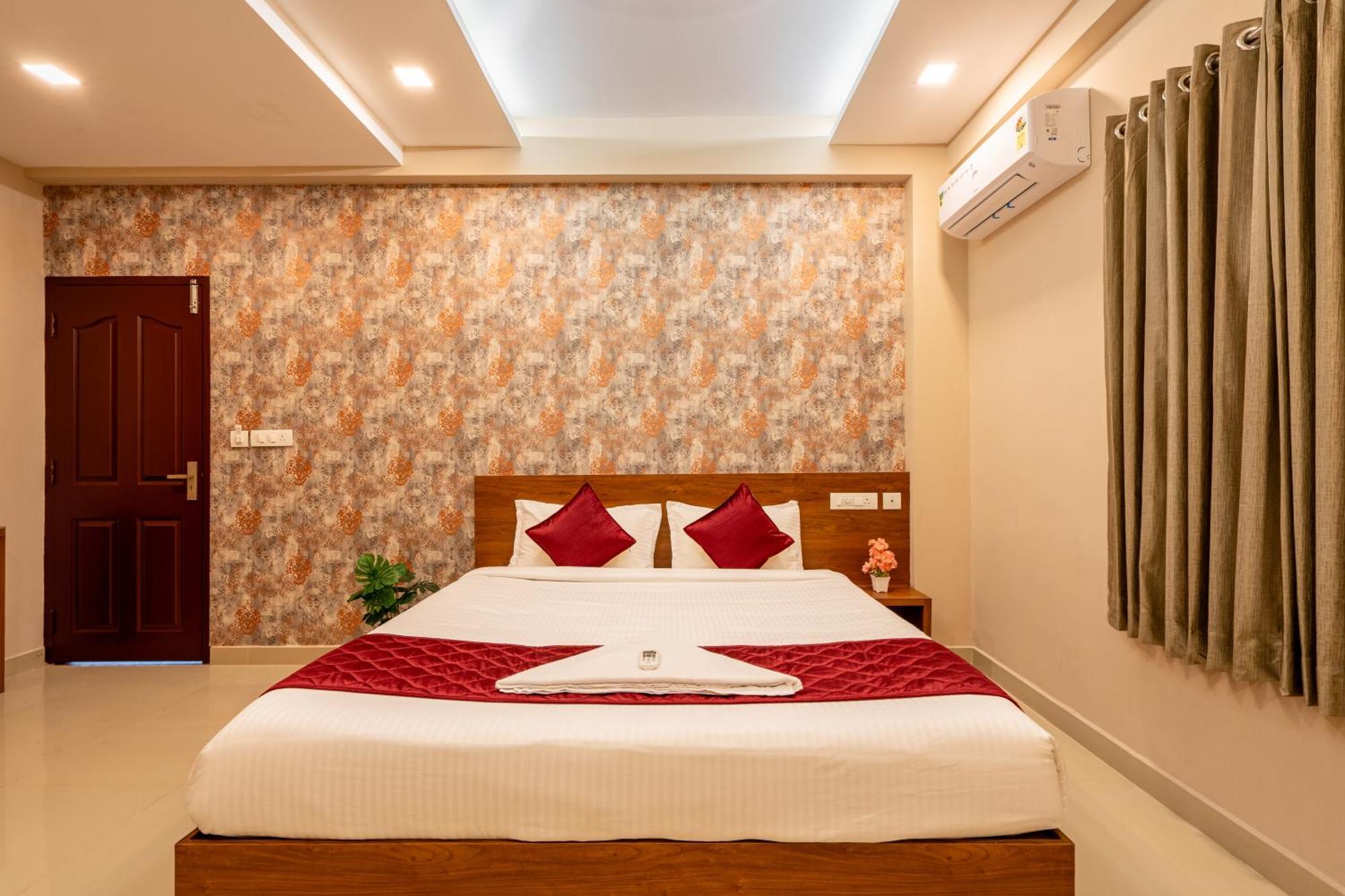 Yaad Residency Hotel Kochi Buitenkant foto