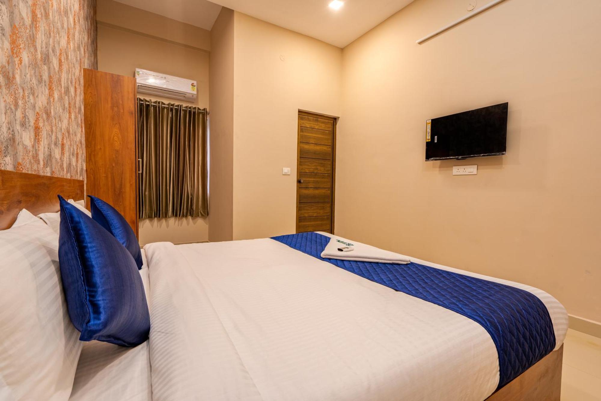 Yaad Residency Hotel Kochi Buitenkant foto