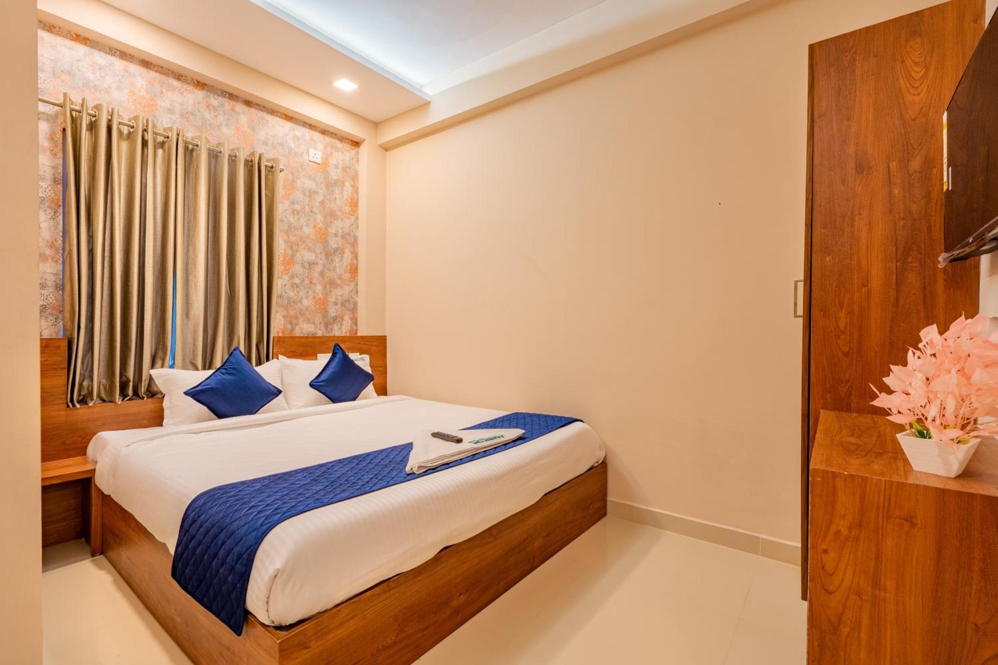 Yaad Residency Hotel Kochi Buitenkant foto